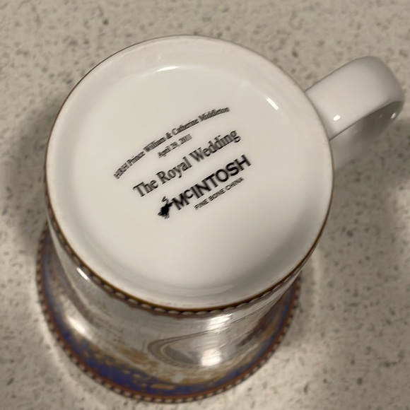 The Royal Wedding Prince William & Catherine Middleton Collector Mug - Picture 3 of 3